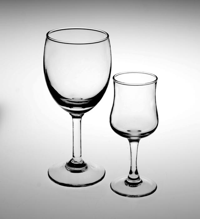 Glass beakers for drinking liquids