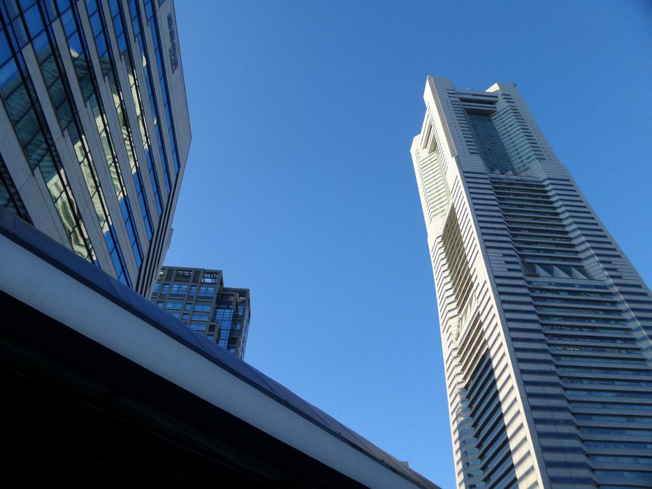 A large tower against a blue sky background