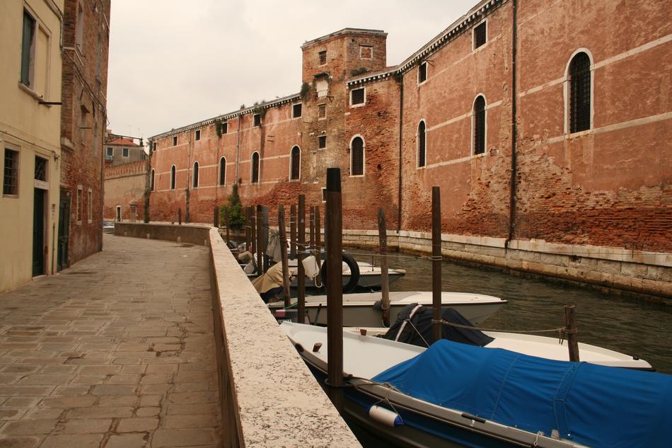 boats on the river in venice by the houses
