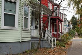 traditional houses in canada