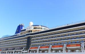 resort ship big at sea