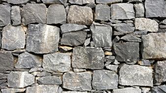 wall of square stones of different sizes