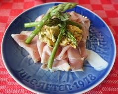 asparagus with meat