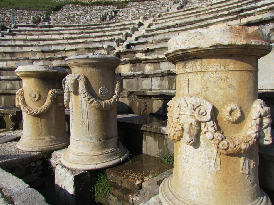 stone columns with a nautical pattern