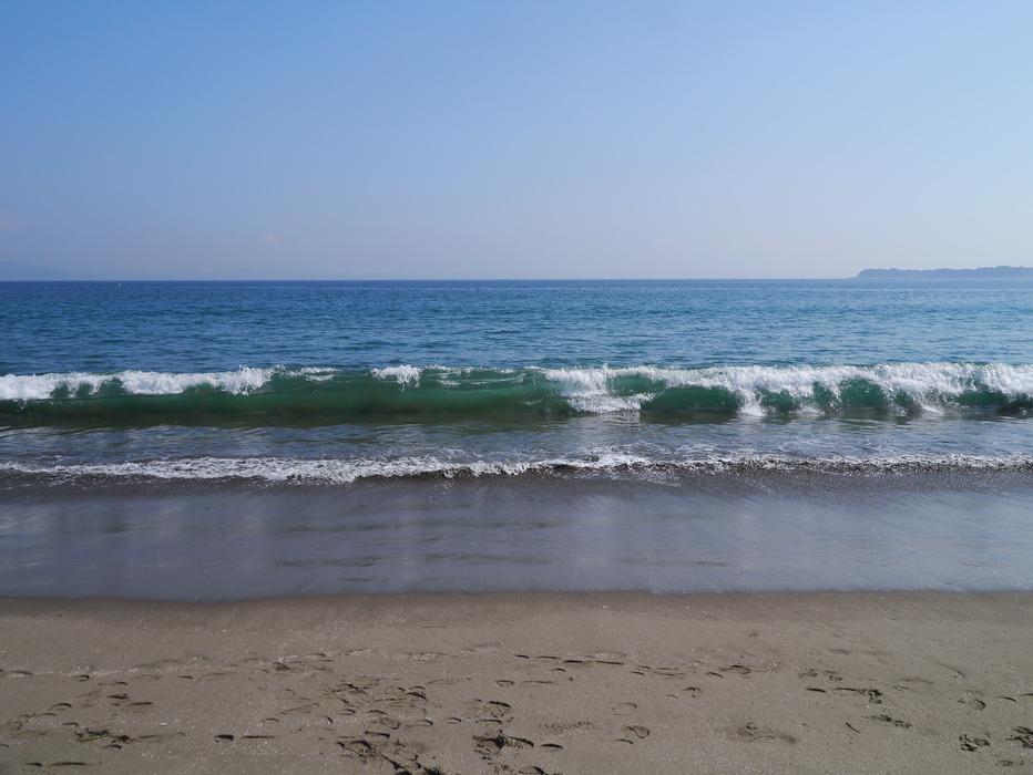 sea waves frothy