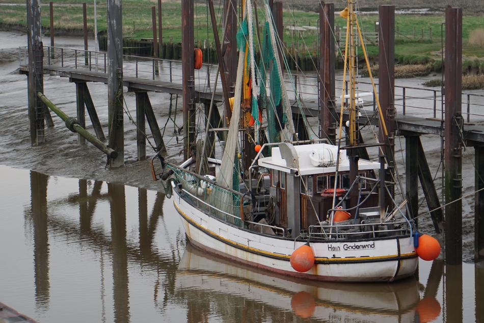 fishing boat near the wooden bridge