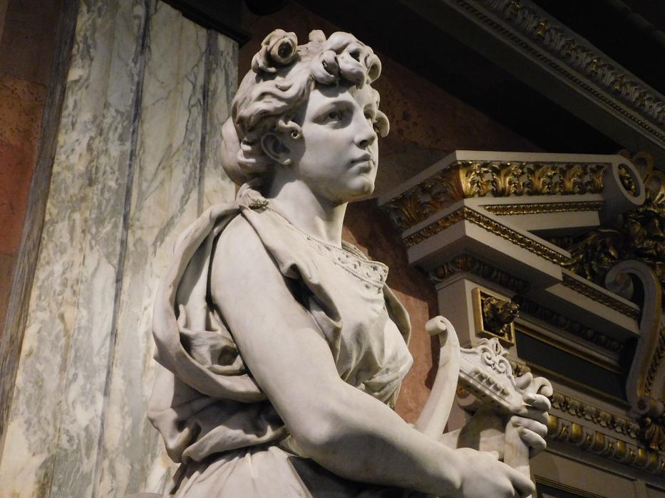 The sculpture of a girl with a harp