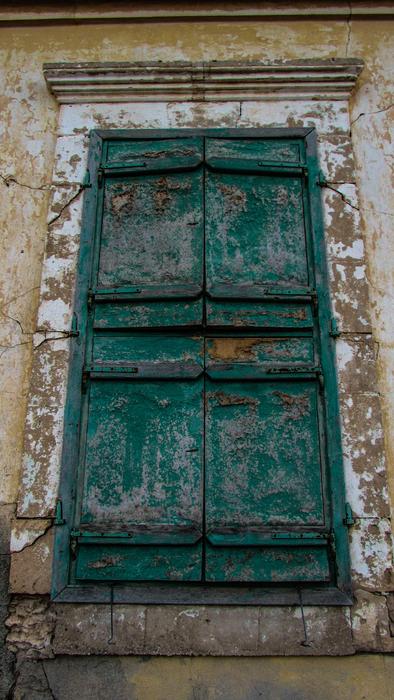 Wooden Old door in a house in cyprus