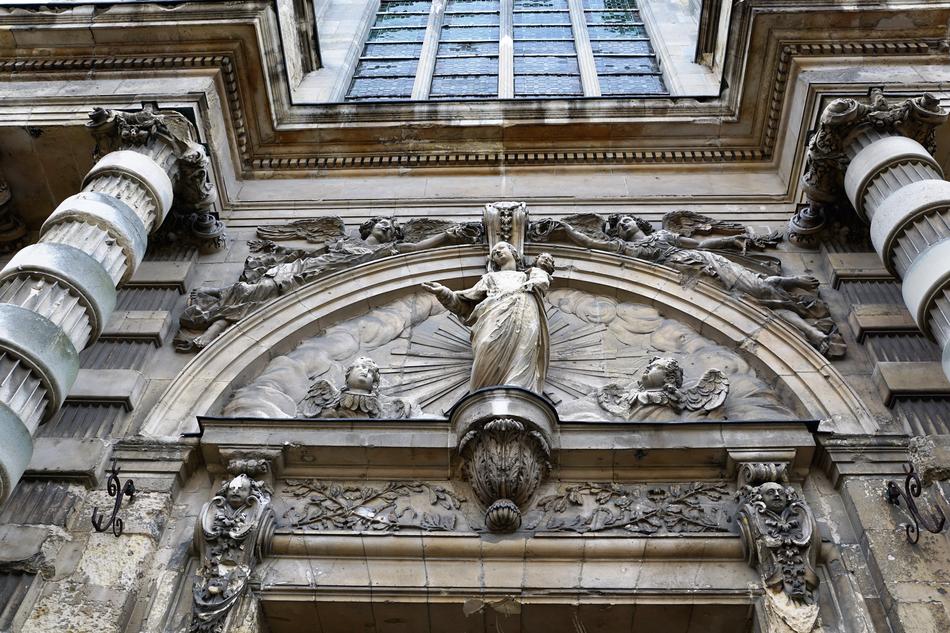 Statue of a girl on the facade of the roof