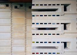 building facade of architect Frank Lloyd Wright
