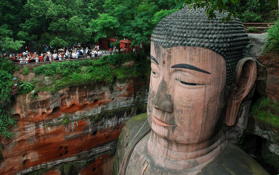 Buddha Giant Leshan sculpture