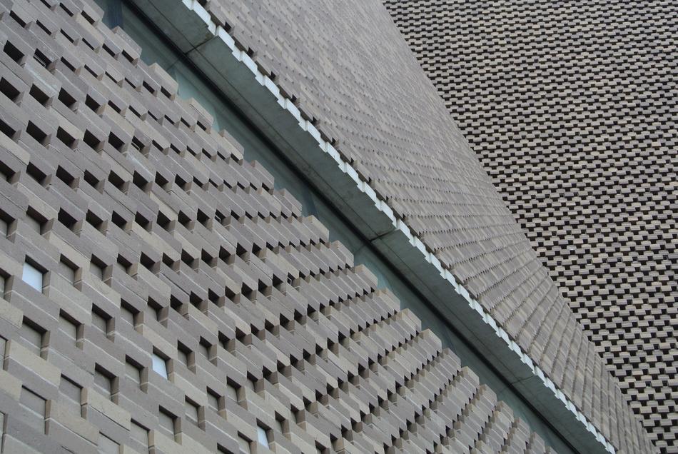 squared fence with a line