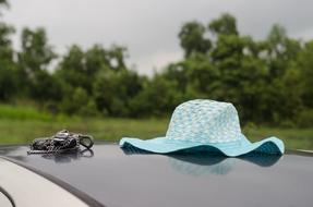beach blue hat on the car