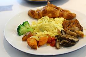potatoes with broccoli