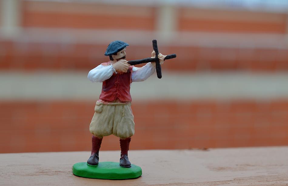 Colonist, Man with Weapon, vintage figurine