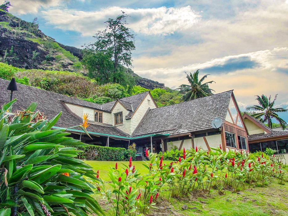 house on a hill in hawaii
