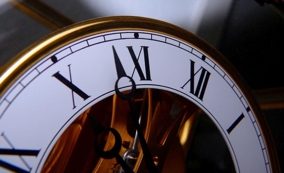 clock face indicating the time