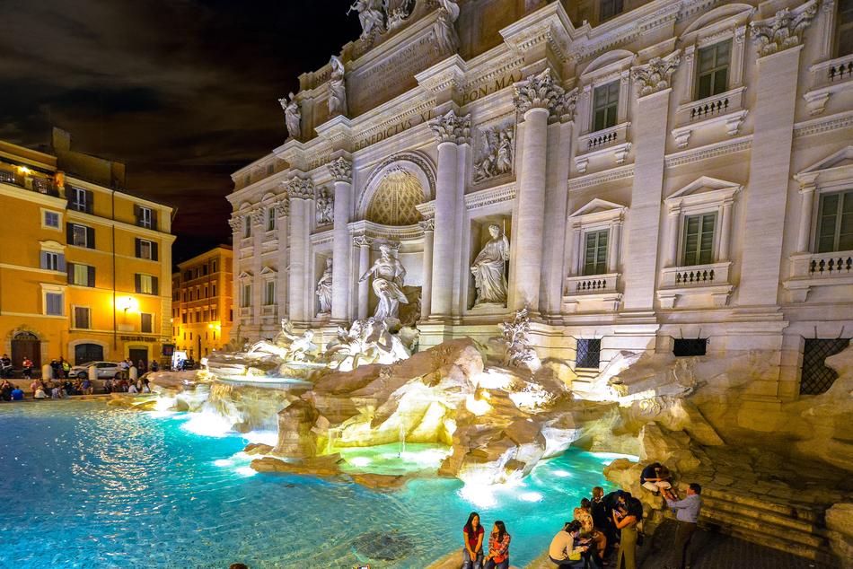 fountain of water Rome Italy