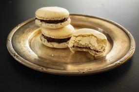 chocolate filled macarons