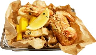 Fried chips with shrimp and lemon