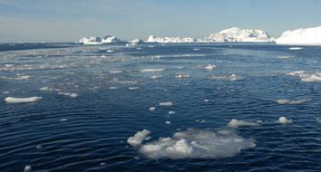 floating glaciers in the ocean
