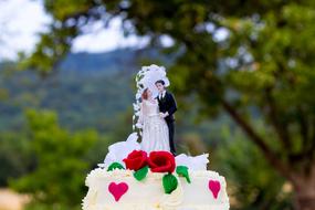 wedding cake figurine