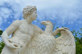 Statue Marble and bird