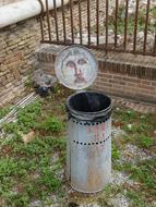 Street Art Trash Can