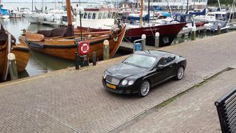 I Volanda Bentley Boat