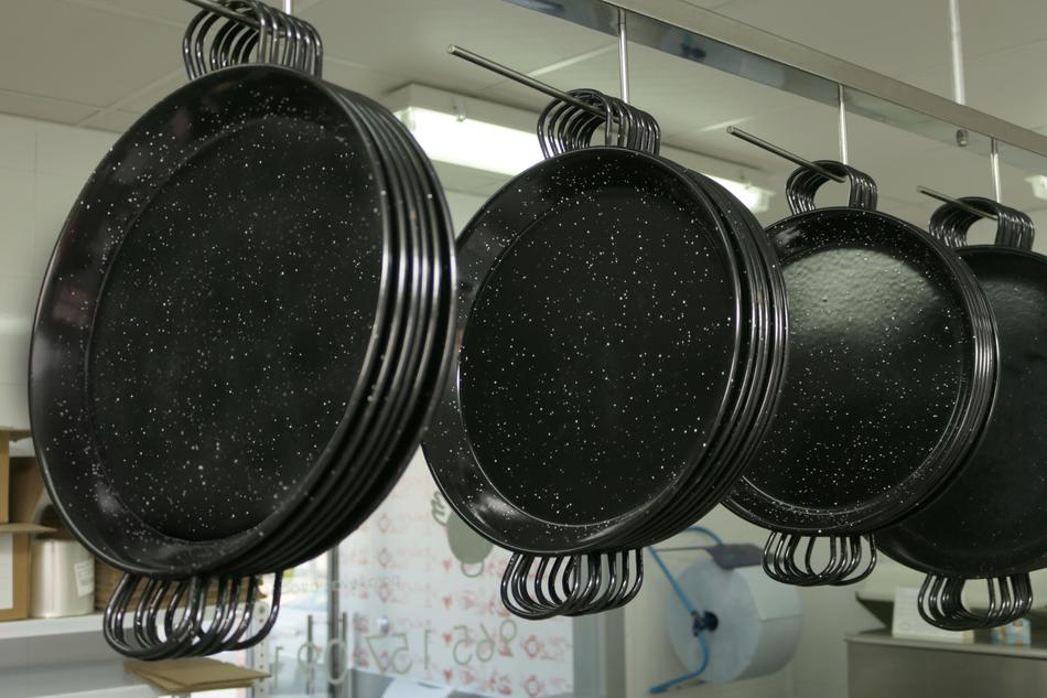 grill pan hanging