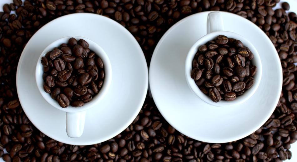 roasted coffee beans in mugs