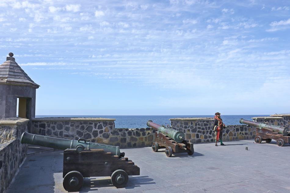 cannon roof sea view
