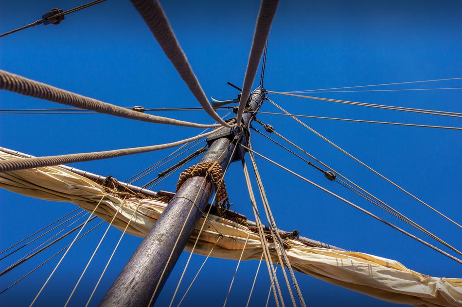 sailing wooden mast