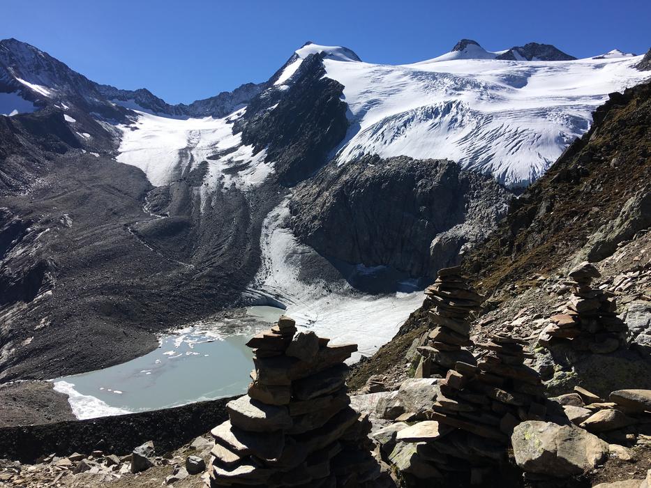 alpine snow cliffs