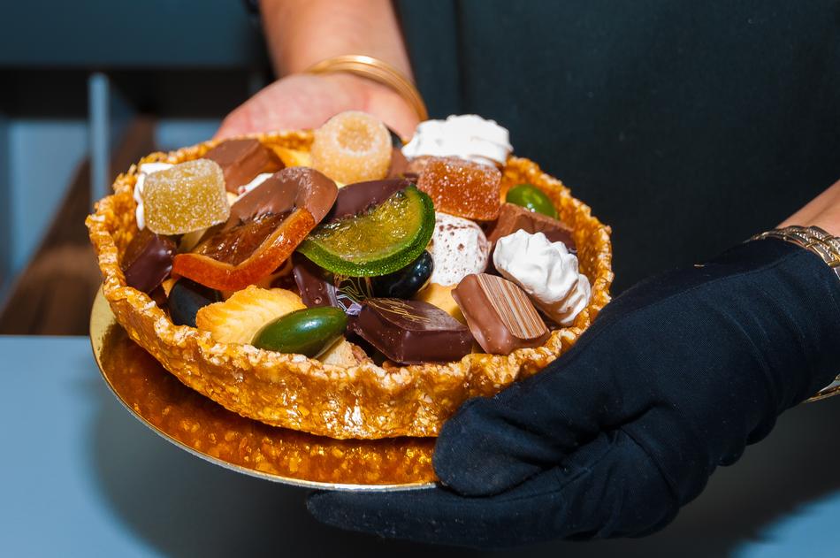 Crunchy fruit cake