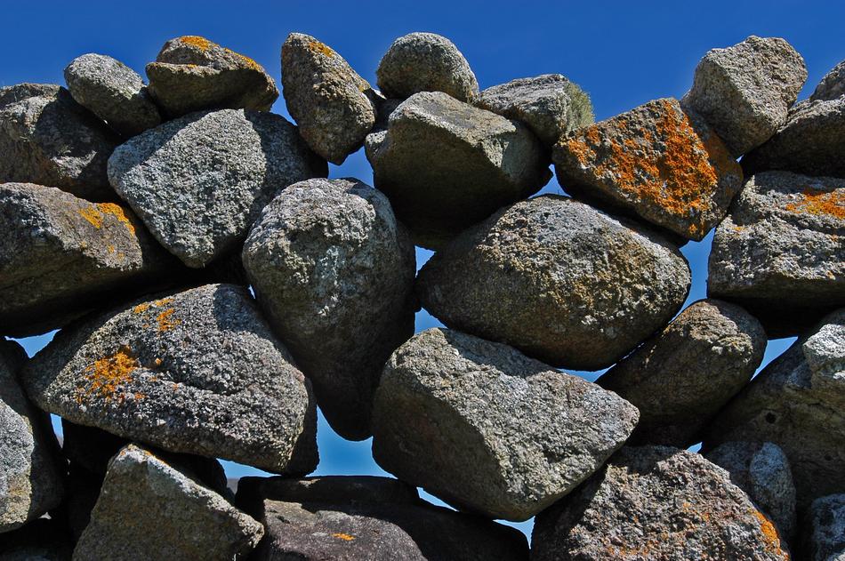 wall of large rocks