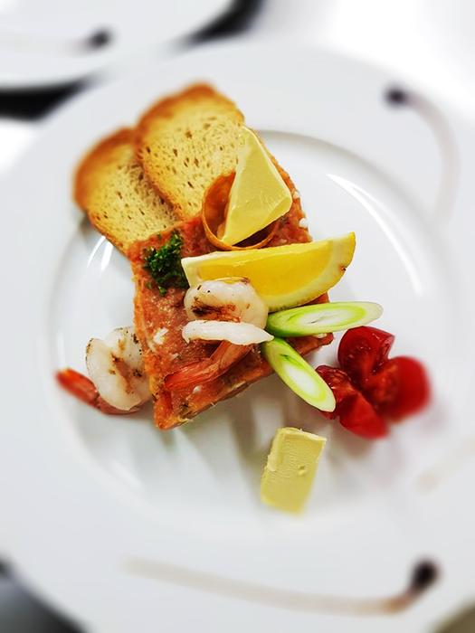 delicious vegetable snacks with shrimp