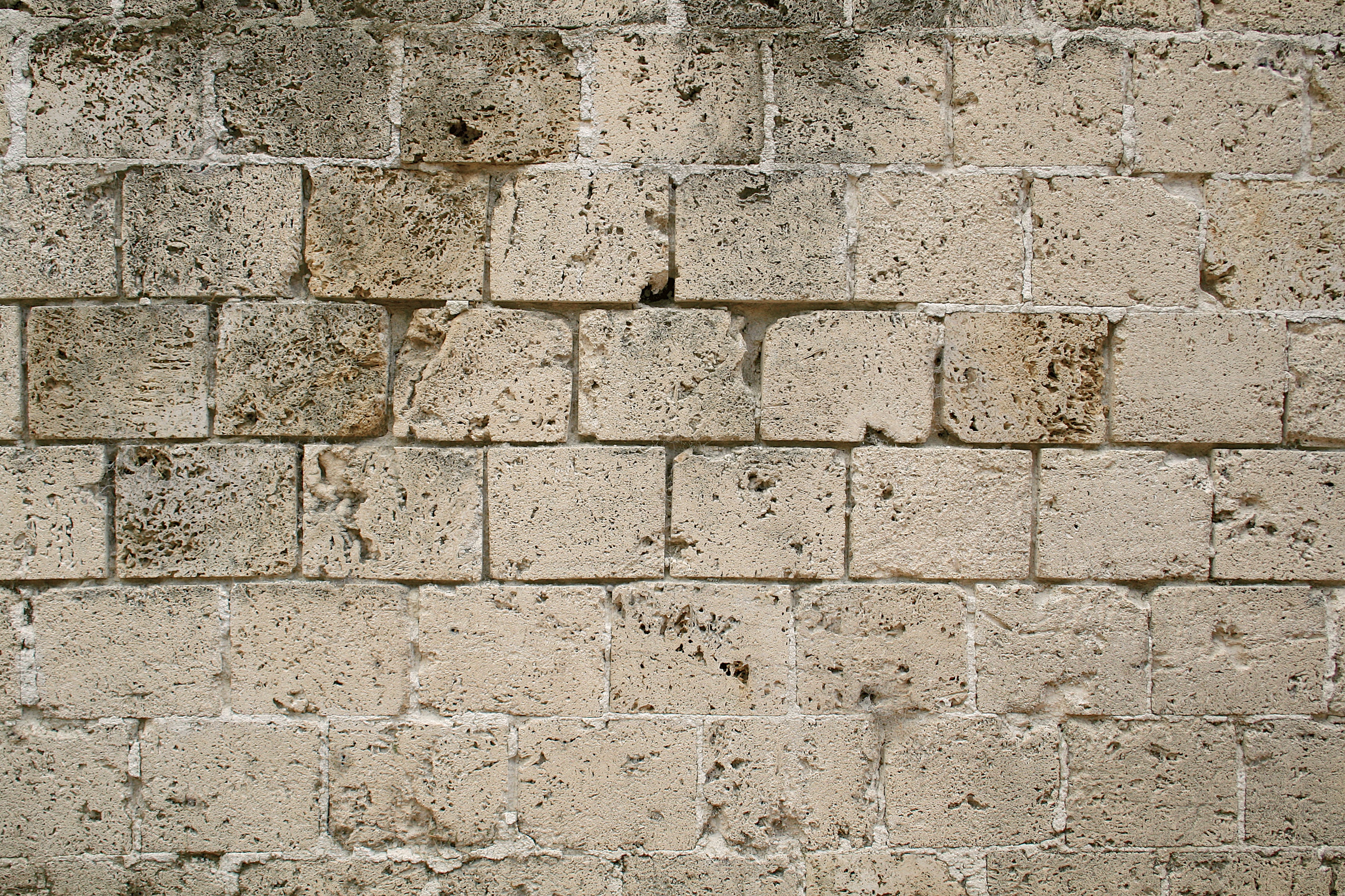 Камень на стену