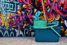 Graffiti Putz Bucket Remove Make clean
