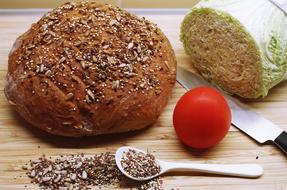 bread with grains for a healthy diet