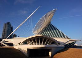 futuristic Milwaukee Art Museum, US