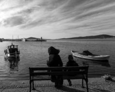 Mom And sun jn bench sea black and white