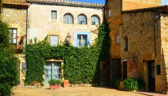 medieval architecture in Peratallada