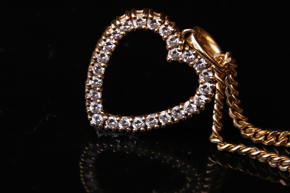 Heart decoration gold