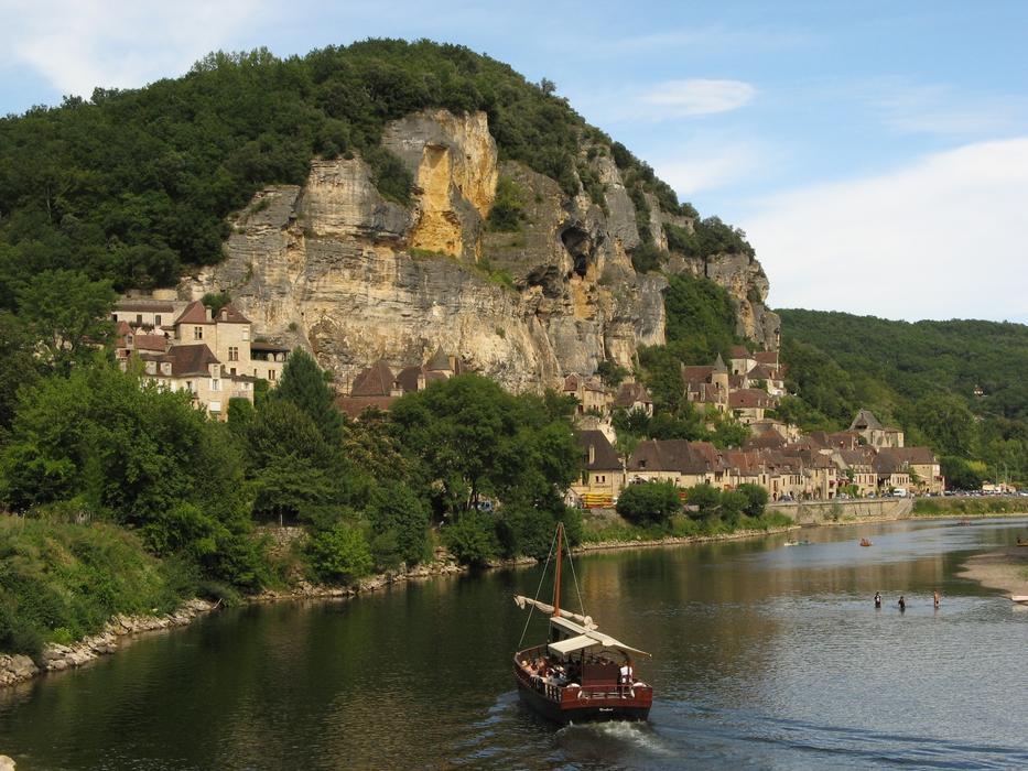 Castling Gageac Dordogne Barge Old village