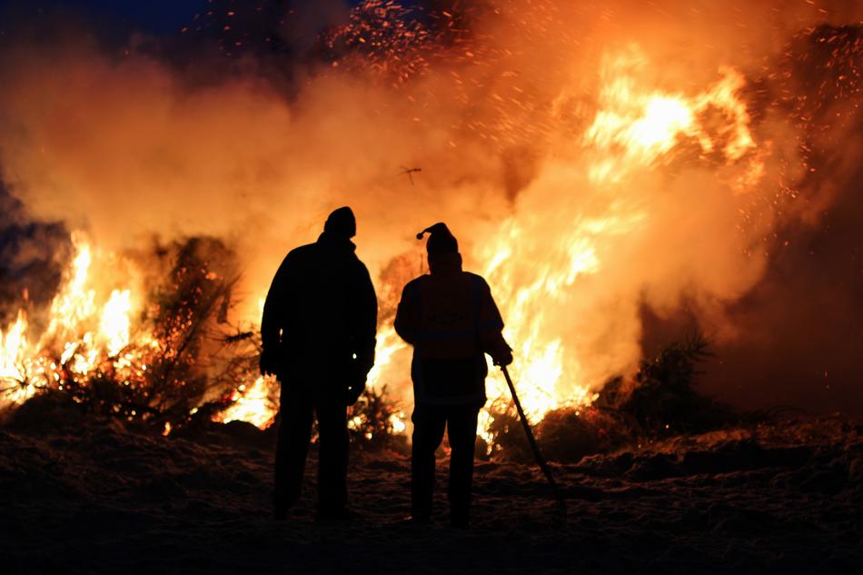 people looking at the big fire