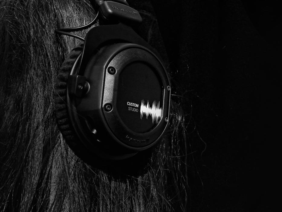 Headphone on head, black and white