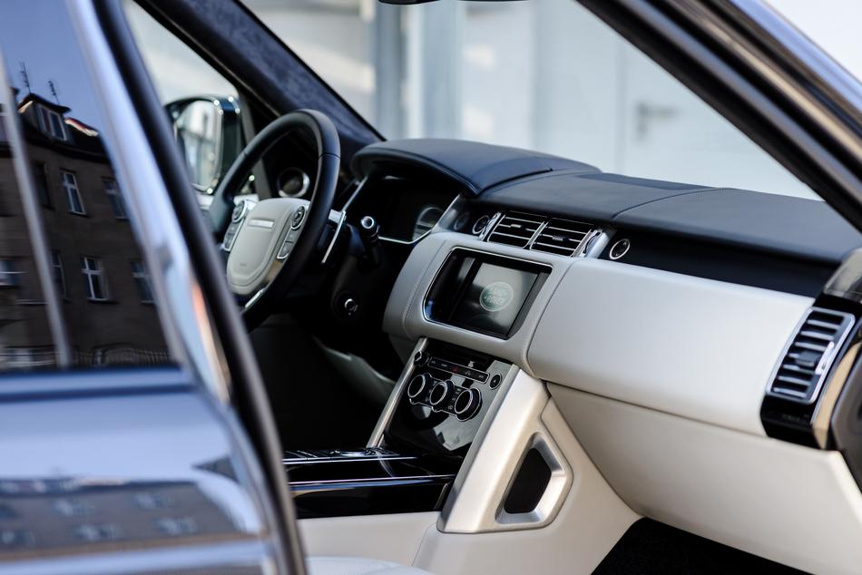 Range Rover Car Truck inside