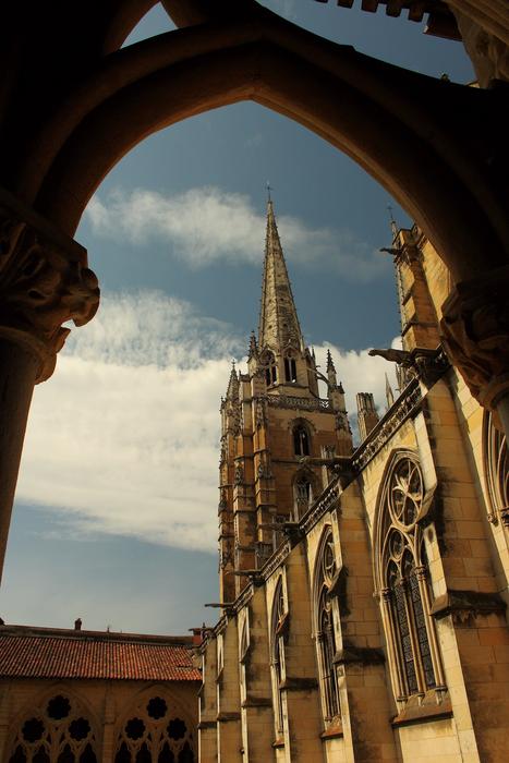 Dom Church Building