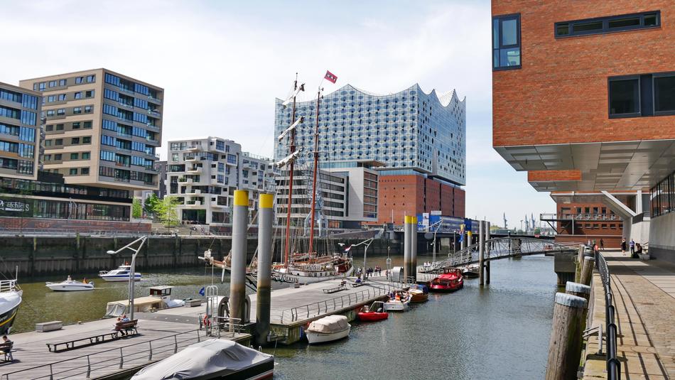 Hamburg river port